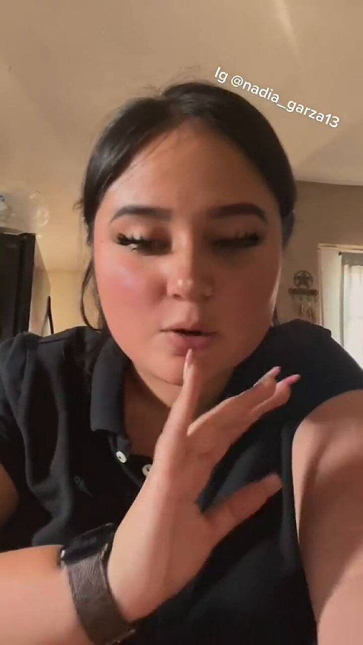 Revela cuánto gana como mesera en Estados Unidos en una semana