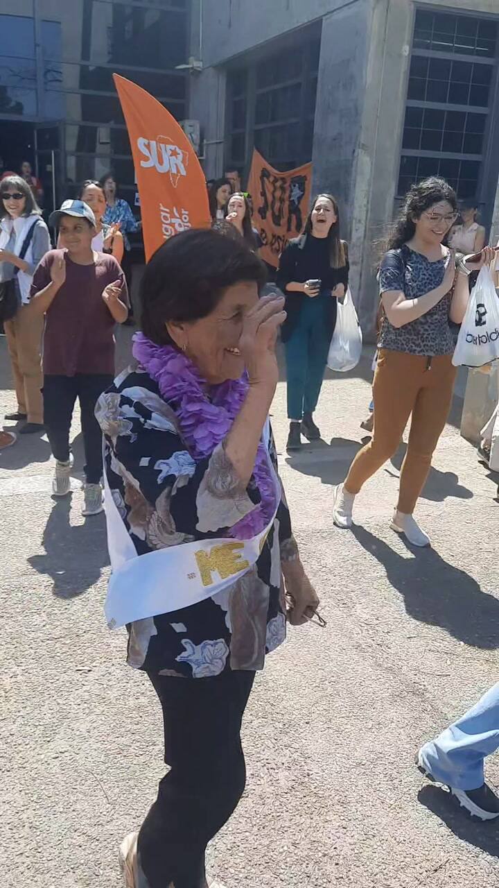 Tiene 87 años y se recibió de psicóloga