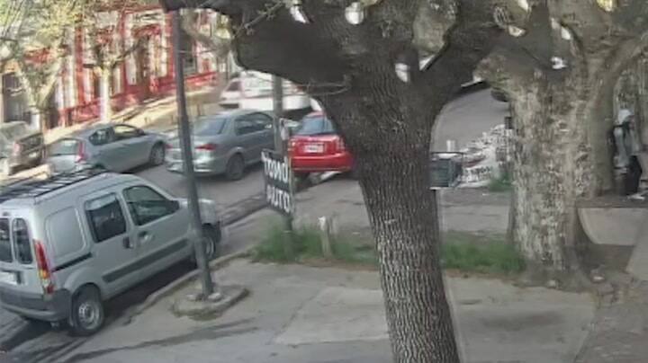 Se robó un auto e investigan si fue a buscar a su hijo a la escuela