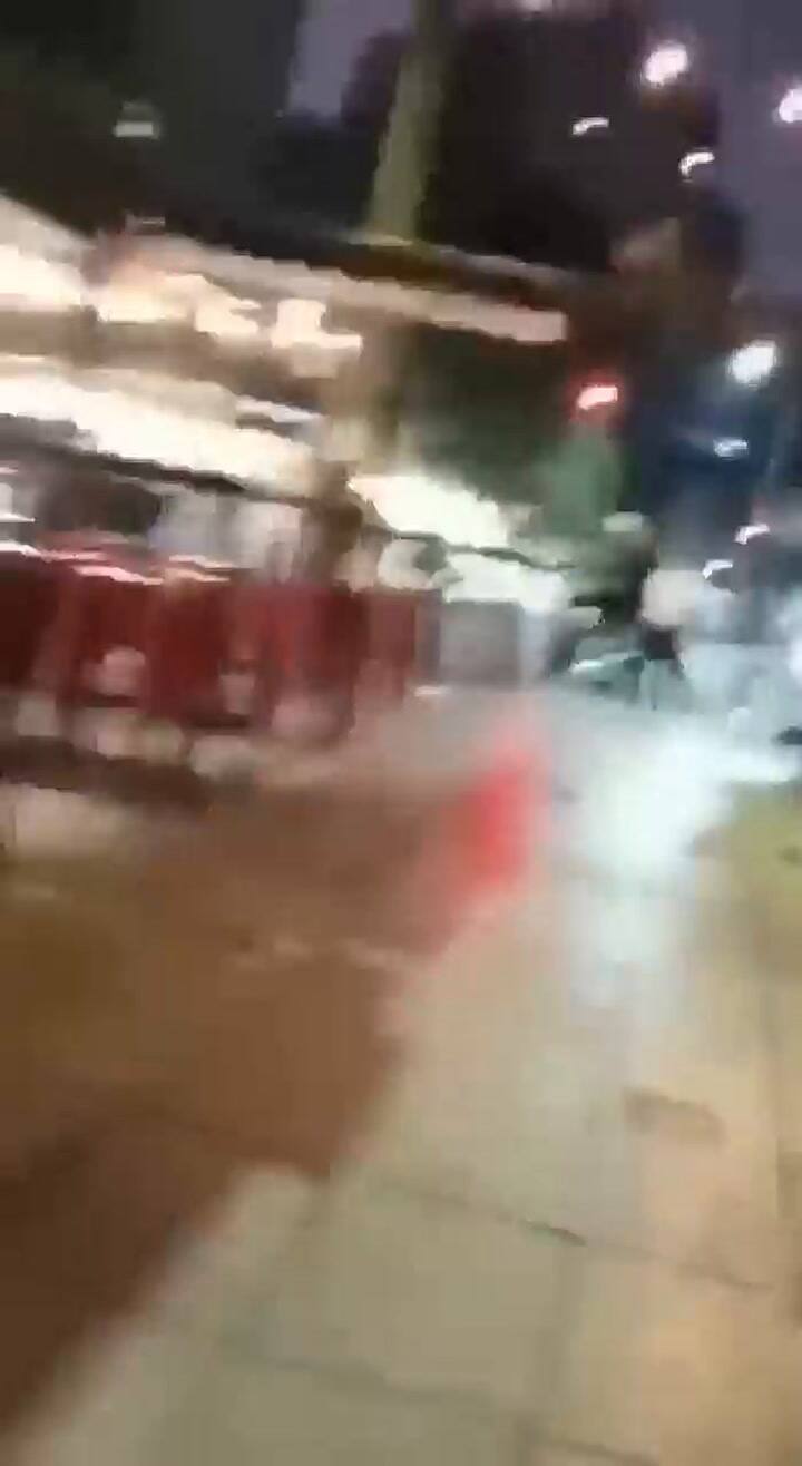 Un hombre con problemas psiquiátricos discutió con un vecino y lo apuñaló