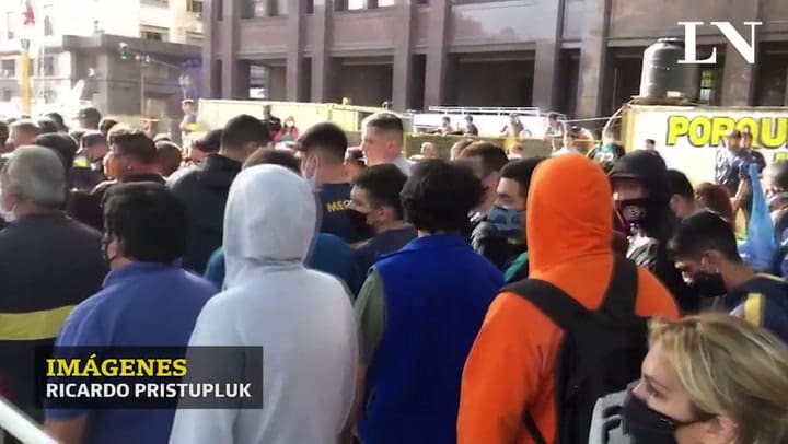 La fila interminable para despedir a Maradona en Plaza de Mayo