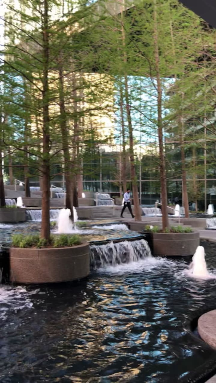 Fountain Place - Daniel Urban Kiley