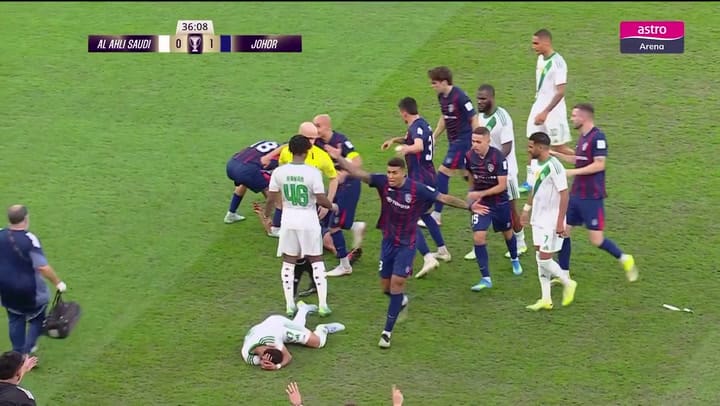 La patada de Ali Majrashi a Jairo Da Silva en la Champions asiática