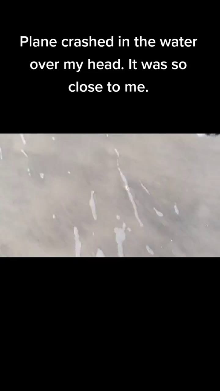 Usaba su detector de metales en una playa de Florida cuando un avión se estrelló al lado suyo