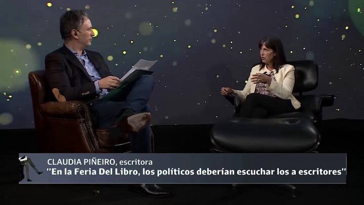 La escritora habló del lugar que el Estado le da a la comunidad artística