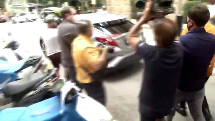 Jorge Messi sale del restaurante tras haber estado toda la mañana reunido con sus abogados