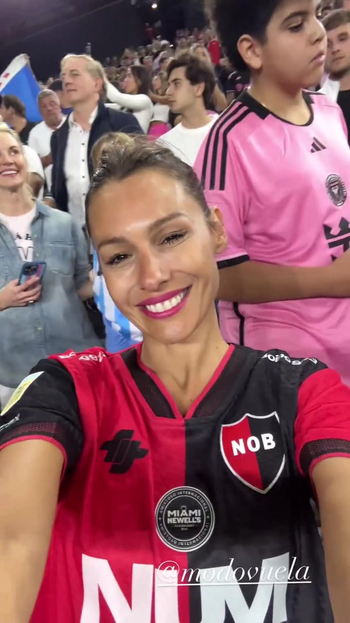 Pampita y sus hijos Beltrán y Benicio disfrutaron del partido de Inter Miami y Newell's
