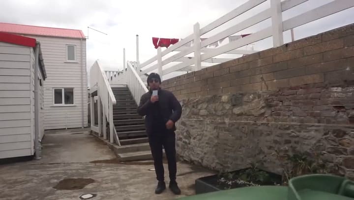 El Youtuber Mauro Albarración estuvo en Malvinas y cuenta cómo tratan a los argentinos