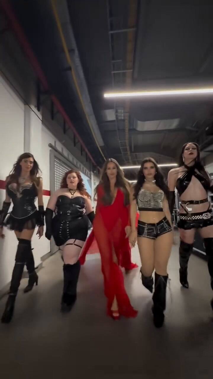 Pampita en el backstage de María Becerra