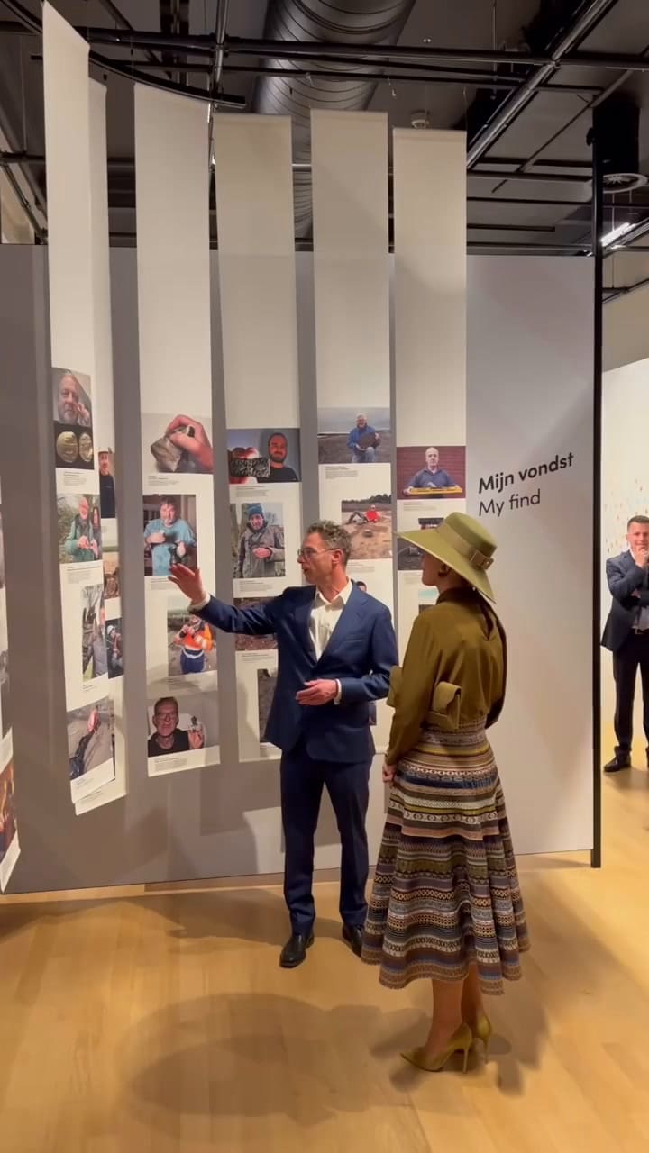 La visita de la reina Máxima al Museo Nacional de Antigüedades de Leiden