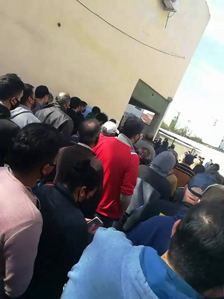 Demoras y largas filas para votar en el Colegio Almafuerte de Pilar