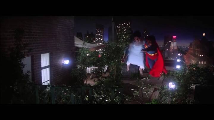 Superman y Lois comparten un primer momento de intimidad - Fuente: YouTube