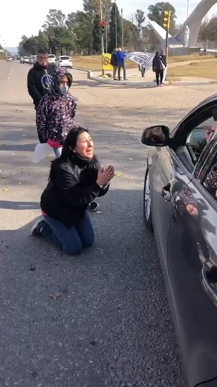 El desesperado pedido por la vuelta a clases de una madre en un acto de Alberto en Córdoba