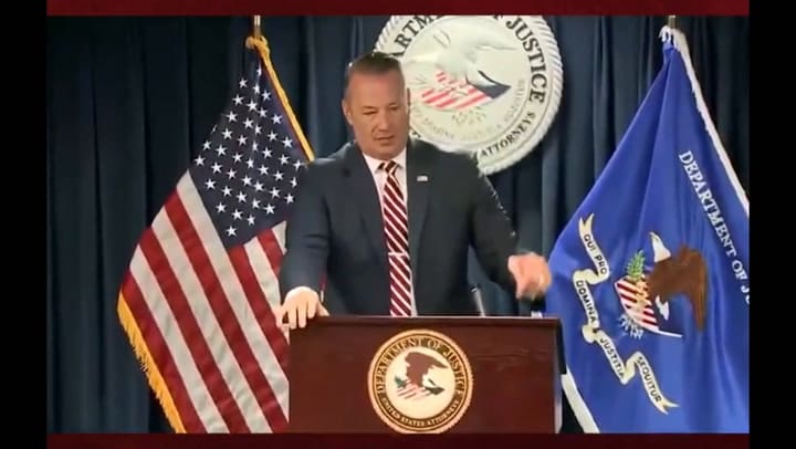 El director del ICE defiende los métodos usados en redadas y operativos contra migrantes