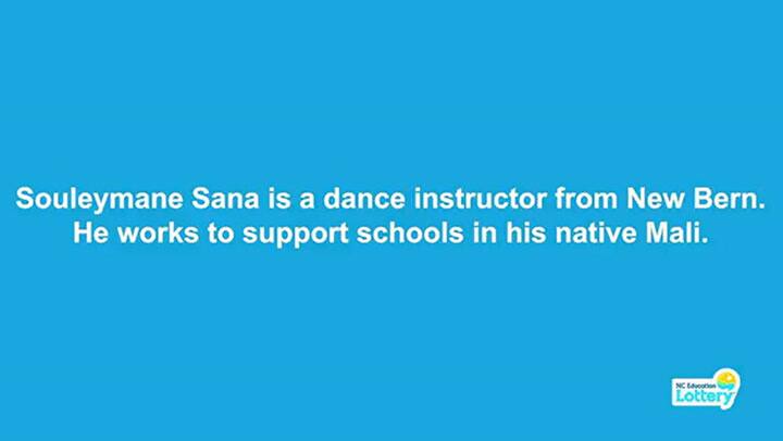 El hombre explicó que las escuelas de Mali se encuentran en situaciones deplorables