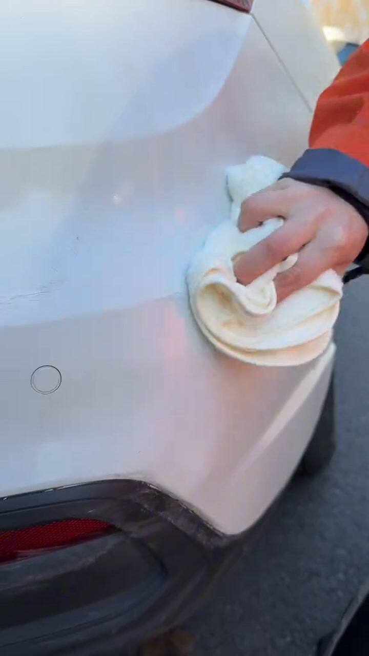 El sorpresivo consejo para combatir rayones leves en el auto