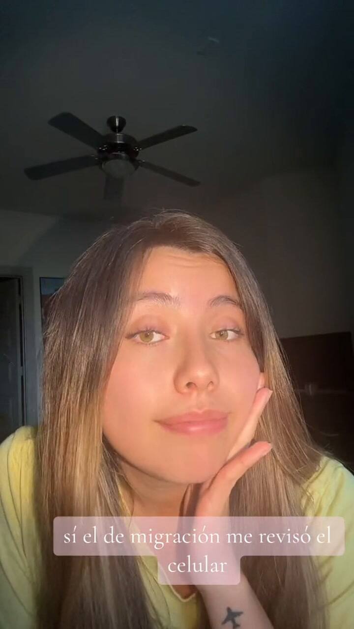 Es latina, viajó a Estados Unidos y le revisaron el celular los de inmigración