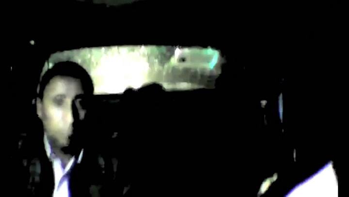 La cámara del auto grabó el asalto al taxista