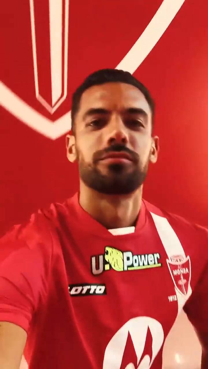 Pablo Marí, el futbolista herido, durante su presentación en el Monza italiano