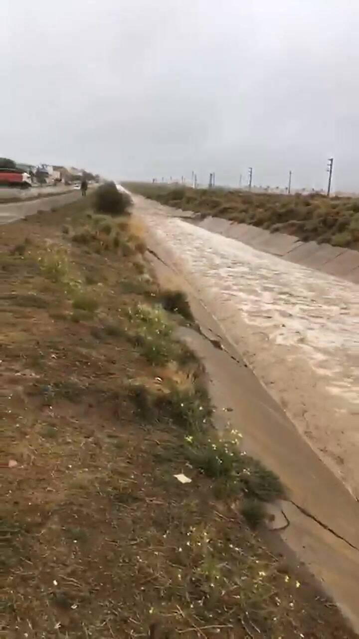 La tormenta en Chubut: el agua de lluvia se mezclo en Madryn con el mar