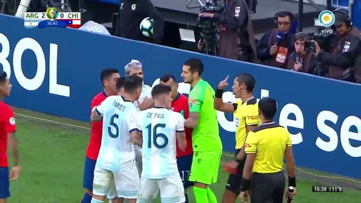 Expulsados Messi y Medel - Fuente: TV Pública