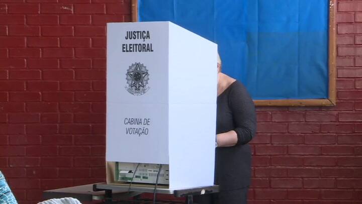 Brasil empezó a votar en polarizadas elecciones - Fuente: AFP