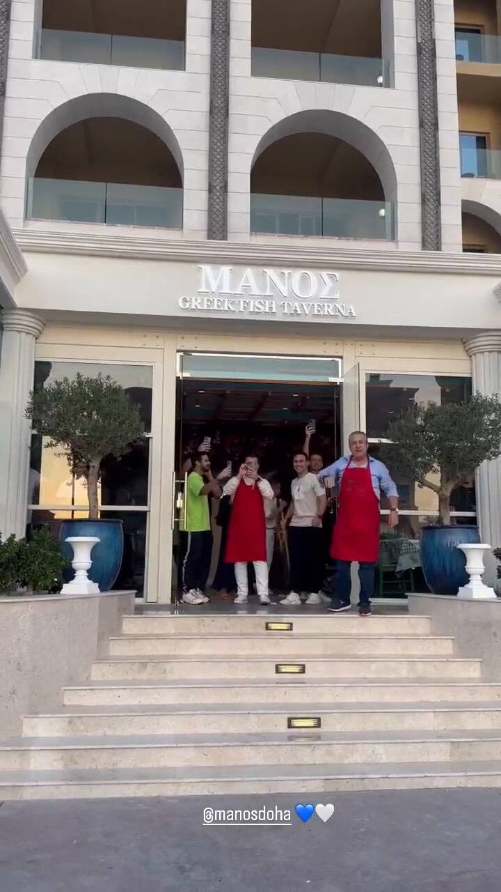 Rodrigo de Paul y Fran Stoessel almorzaron en un restaurante griego donde se rompieron platos