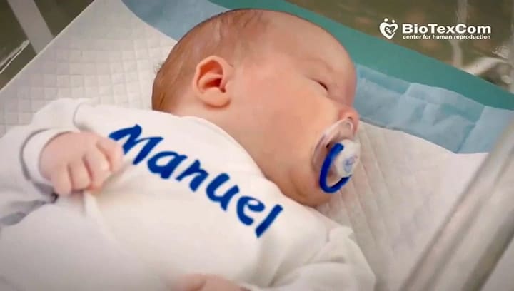 Piden poder viajar para estar con su hijo