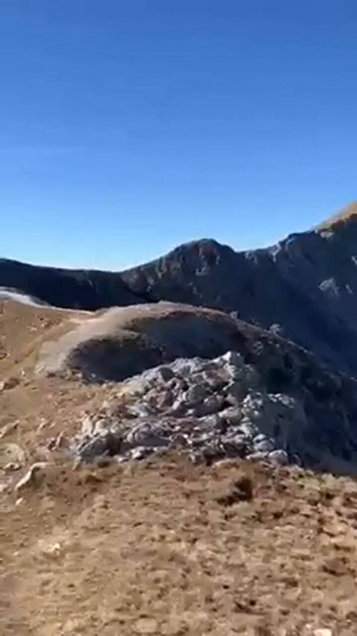 Un piloto retomó el control del helicóptero justo antes de impactar contra una montaña.