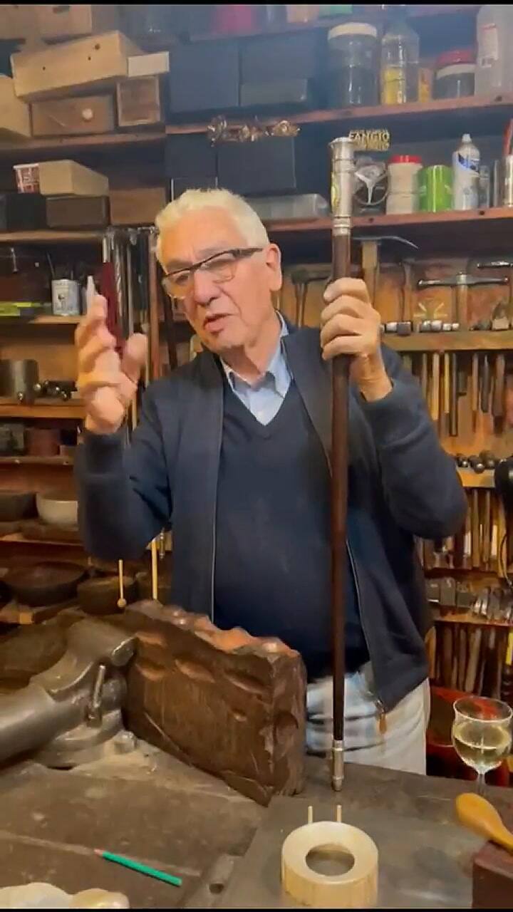 El bastón presidencial de Milei