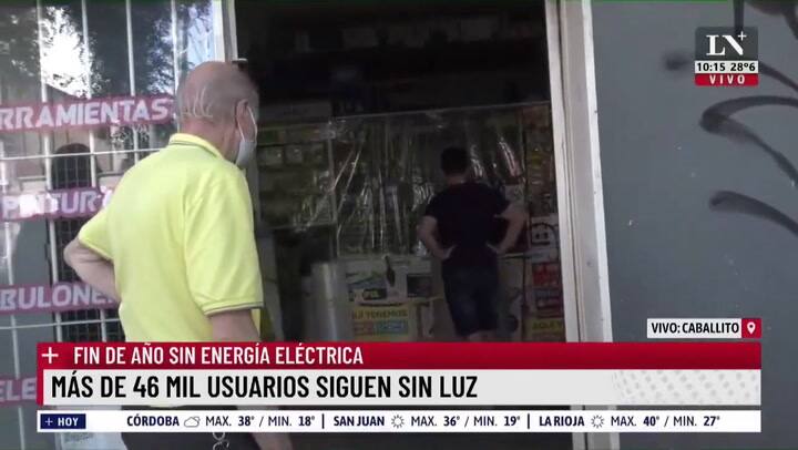 Miles de usuarios siguen sin luz y las autoridades no aseguran que volverá el servicio esta noche