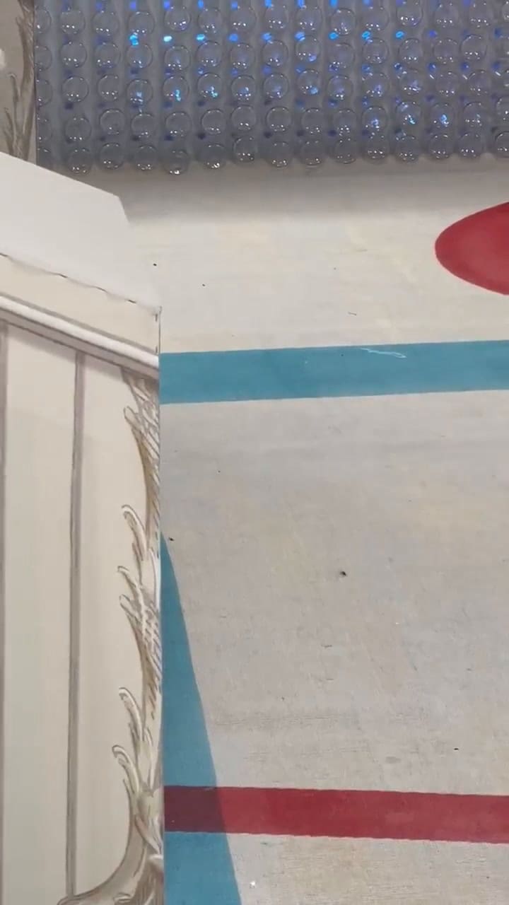 El camarógrafo aprovechó el momento para sacarle fotos