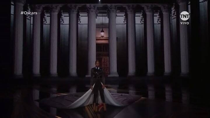 Jennifer Hudson interpretó la canción nominada 'I'll fight'- Fuente: TNT