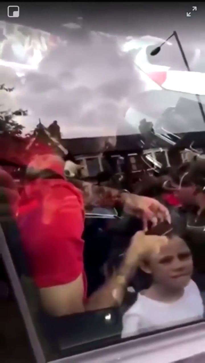 El Liverpool denuncia a Salah por conducir con el celular - Fuente: YouTube