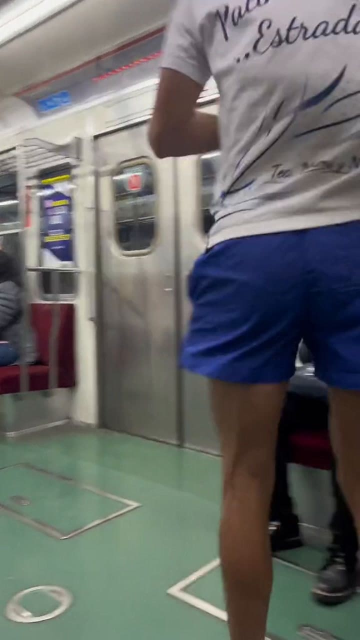 El joven deportista muestra sus habilidades en el subte B