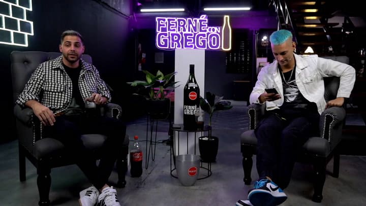 La broma de Coscu a Grego en vivo