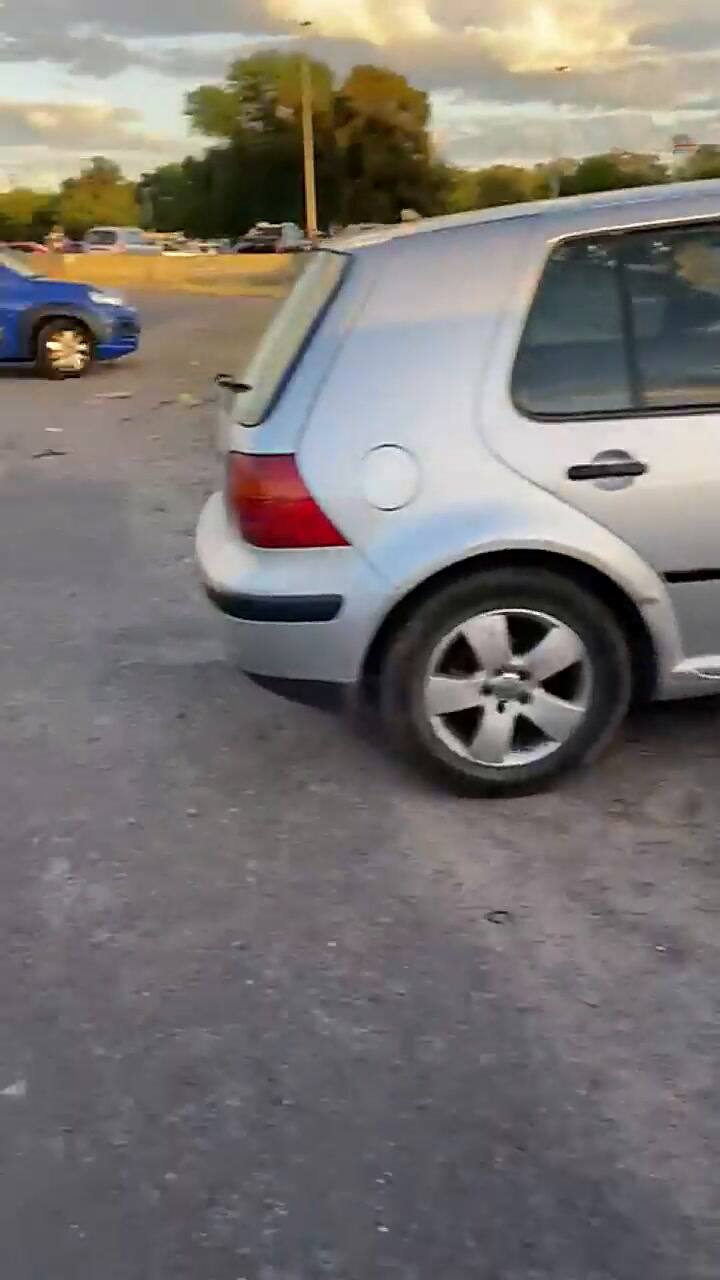 Robaron autos en el festejo