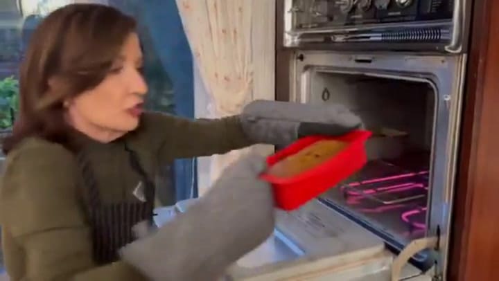 Kathy Hochul showed off her pumpkin bread on Thanksgiving Eve
