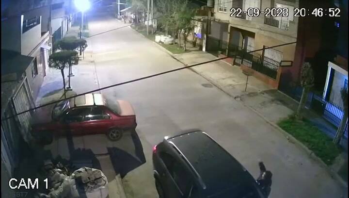 Así vecinos espantan a piedrazos a cuatro delincuentes