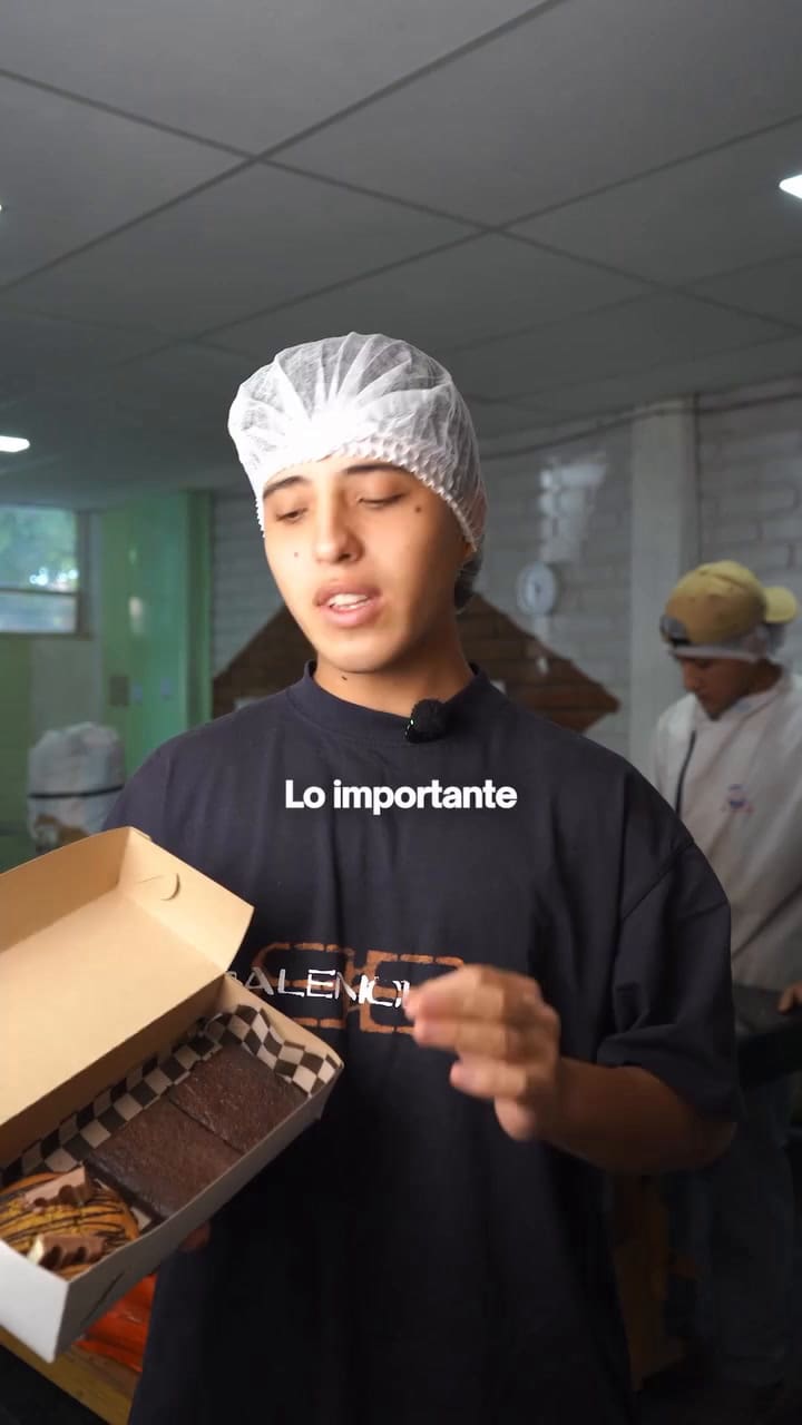 Dos hermanos comenzaron vendiendo brownies en plazas y hoy sueñan con inaugurar su local