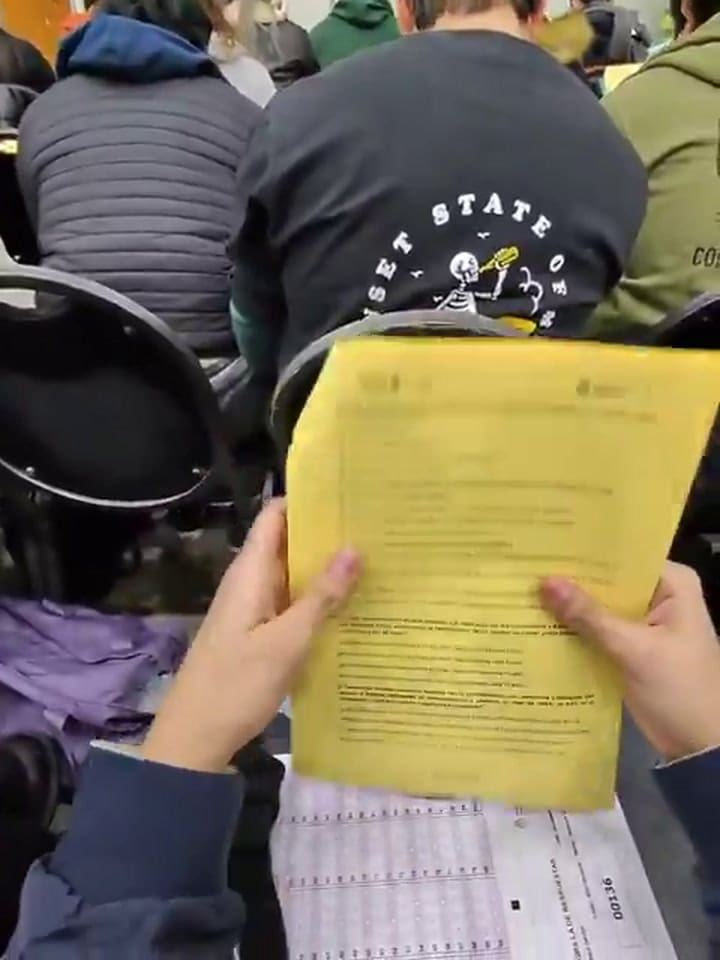 El video que trascendió en las últimas horas de un médico grabando el examen de residencia
