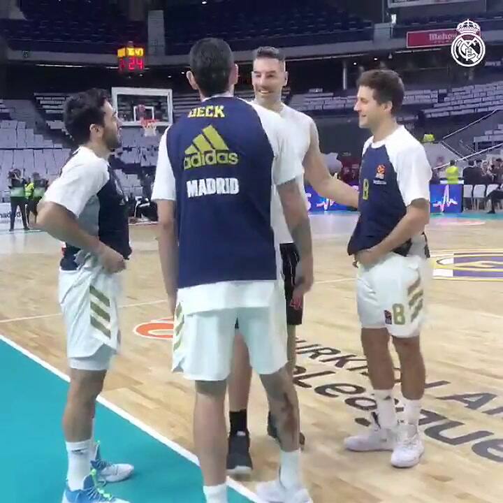 El encuentro entre Scola, Campazzo, Laprovittola y Deck - Gentileza: @RMBaloncesto