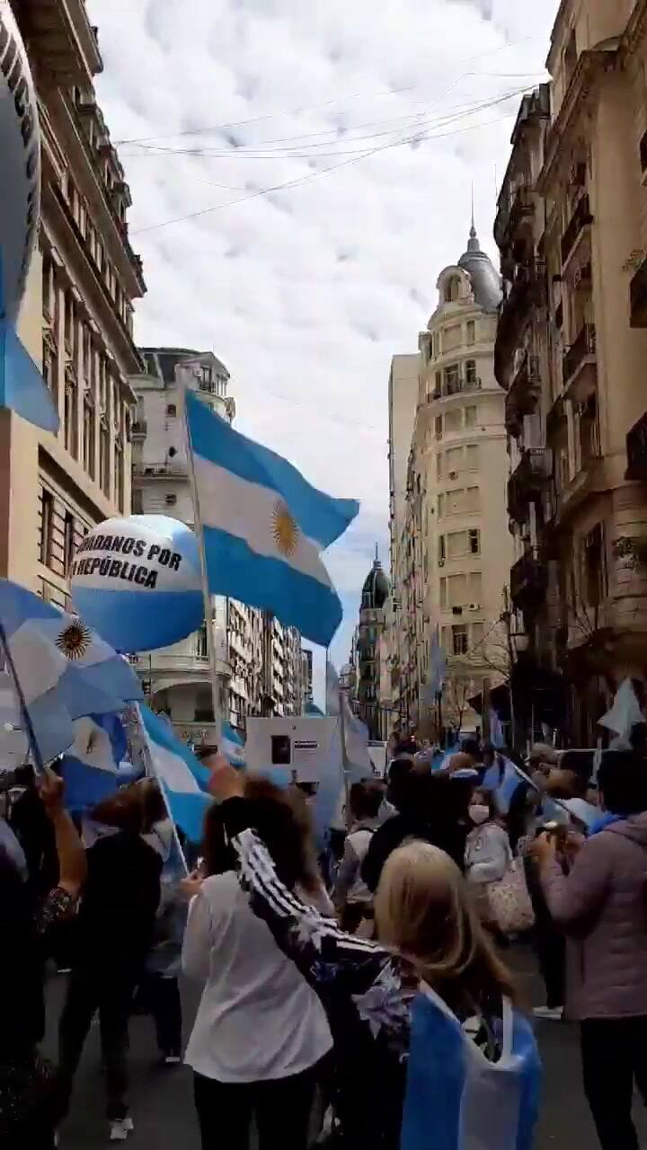 Per saltum: festejos fuera de Tribunales tras la decisión de la Corte - Fuente: Twitter