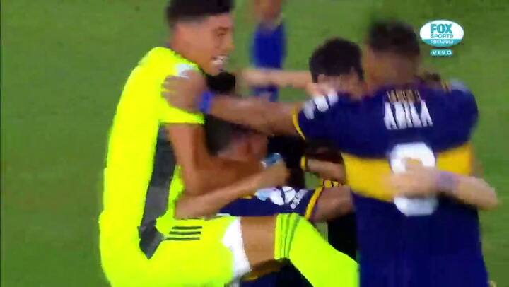 La reacción de Tévez y el estadio completo al consagrarse campeones - Fuente: Fox Sports