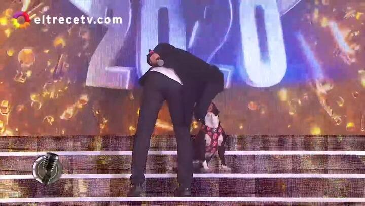 Cantando 2020. Agustín Sierra e Inbal Comedi cantaron 'La última lágrima' - Fuente: eltrece