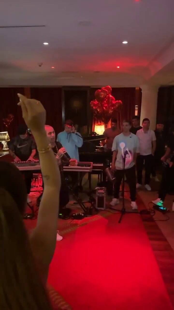 El cumpleaños de Leandro Paredes con 'La Scaloneta' (IG @nicolasotamendi30)