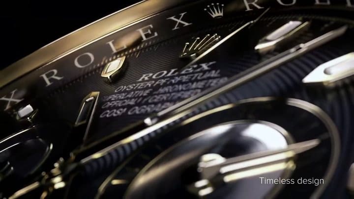 Así es el iPhone 14 bañado en oro y con un Rolex en la espalda