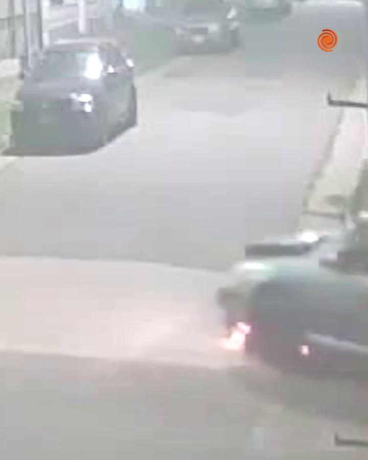 Así arrastraba la joven de 20 años al motociclista en Córdoba