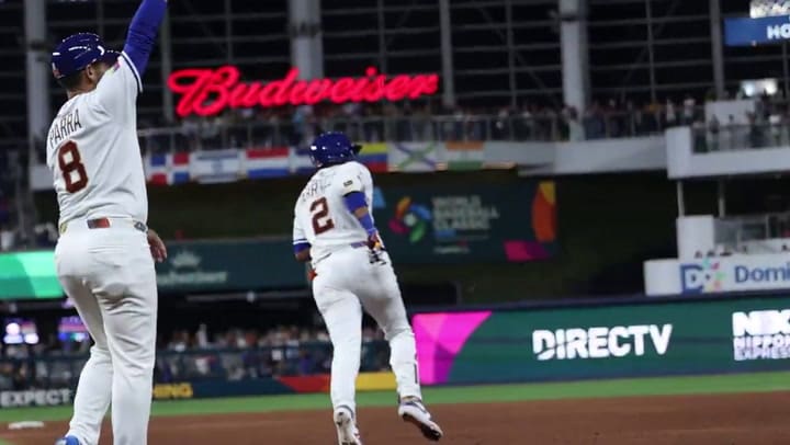 El venezolano Luis Arraez enciende las gradas con un batazo en el loanDepot park de Miami