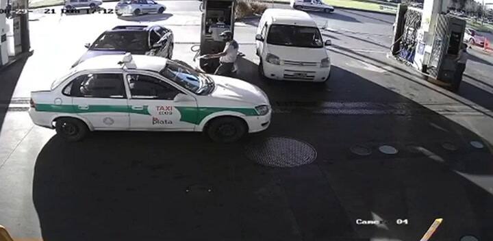 Cargó nafta en su Mercedes Benz y se escapó sin pagar